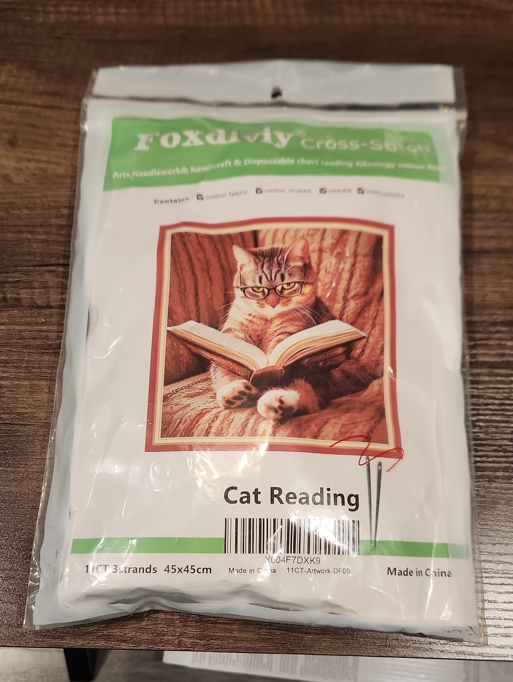NWT Foxdiviy Cat Reading Cross-stitch 11ct 3 Strands 45 X 45cm